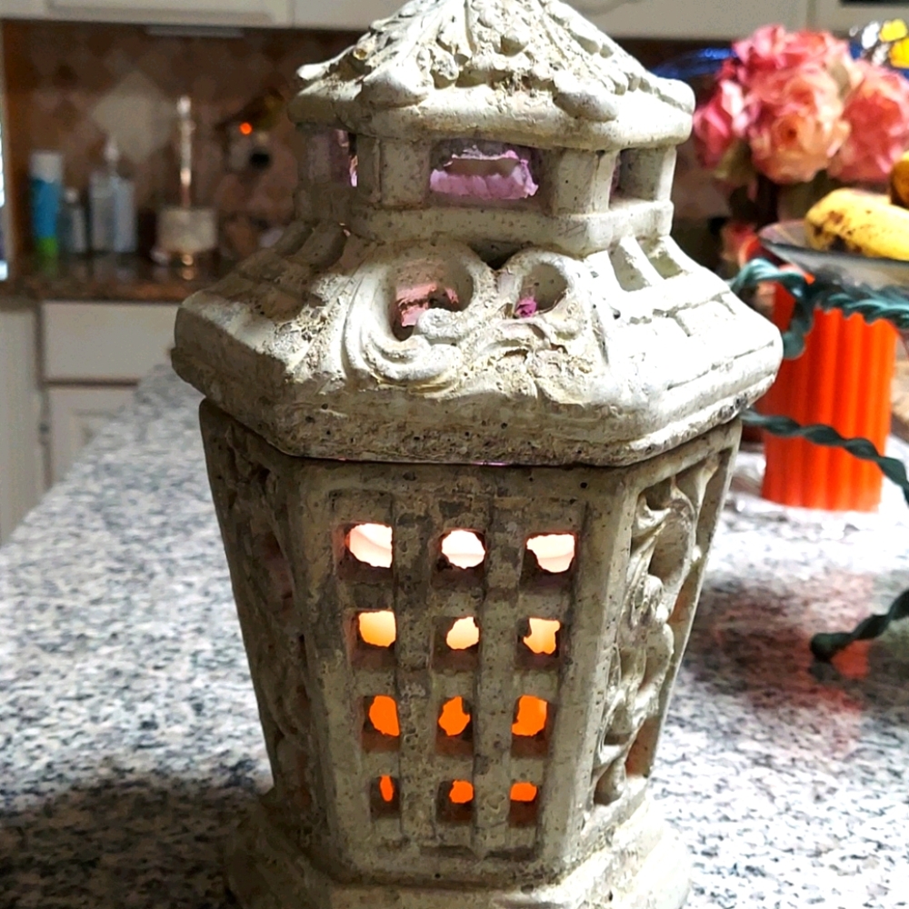 Candle ornate/urn holder